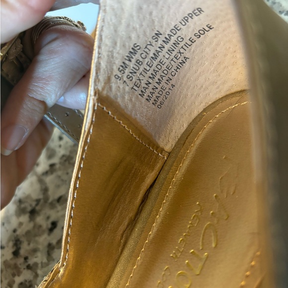 Kenneth Cole Reaction flats. Vintage. Size 9.5 - Picture 2 of 5